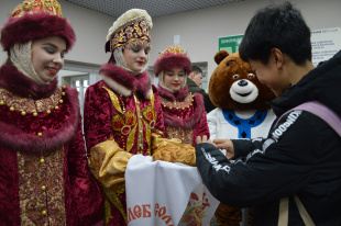 В областную столицу прибыли китайские участники международных соревнований по настольному теннису