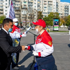 Мэр города Благовещенска вручил знаки отличия ГТО участницам танцевально – оздоровительного клуба  «Танцы для здоровья»