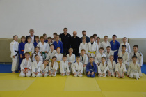 Участник Олимпийских Игр Алим Гаданов побывал на тренировке амурских дзюдоистов