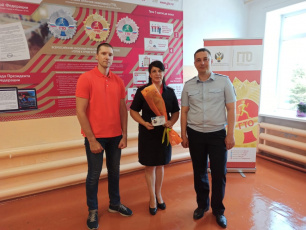 В Завитинском районе вручили знак отличия ГТО многодетной маме-капитану внутренней службы