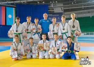 Багаж медалей везут из Якутска амурские дзюдоисты