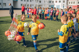 Известные в области футболисты планируют тренировать юных амурчан