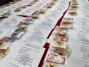 В преддверии Дня отца белогорцы выполнили нормативы ГТО и получили знаки отличия