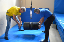 Проверка на прочность: в областной спортивной школе проверили надежность гимнастического оборудования