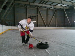 Александр Арефьев: «Однажды я пришел на тренировку к ветеранам хоккея, они мне говорят: «Саня, в Питере есть команда ребят на протезах – свяжись с ними»