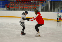  Ребята с ограниченными возможностями здоровья осваивают фигурное катание