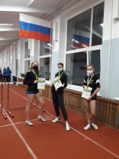 Больше ста легкоатлетов поборолись за медали