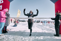 Любители бега проводили зиму ледовым полумарафоном