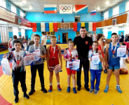 Целую кипу медалей привезли из Владивостока амурские вольники