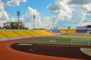 На стадионе «Амур» готовятся к ремонту кровли южной трибуны