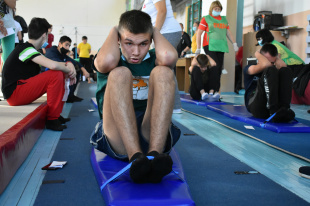 Подтягивание, отжимание, пресс, наклон, рывок гири, прыжок: белогорцы сдали нормы комплекса ГТО