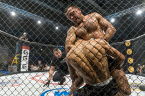 Евгений Зливко выиграл Кубок мэра Петропавловска-Камчатского по смешанным единоборствам «Тихоокеанский рубеж»