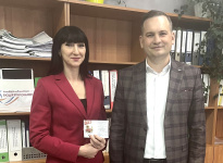 Сотрудники отдела дорожного хозяйства и жизнеобеспечения Завитинского муниципального округа получают знаки отличия ГТО