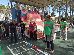 Посетителей сельхозярмарки «Этой ярмарки краски» в Белогорске протестировали на готовность к труду и обороне
